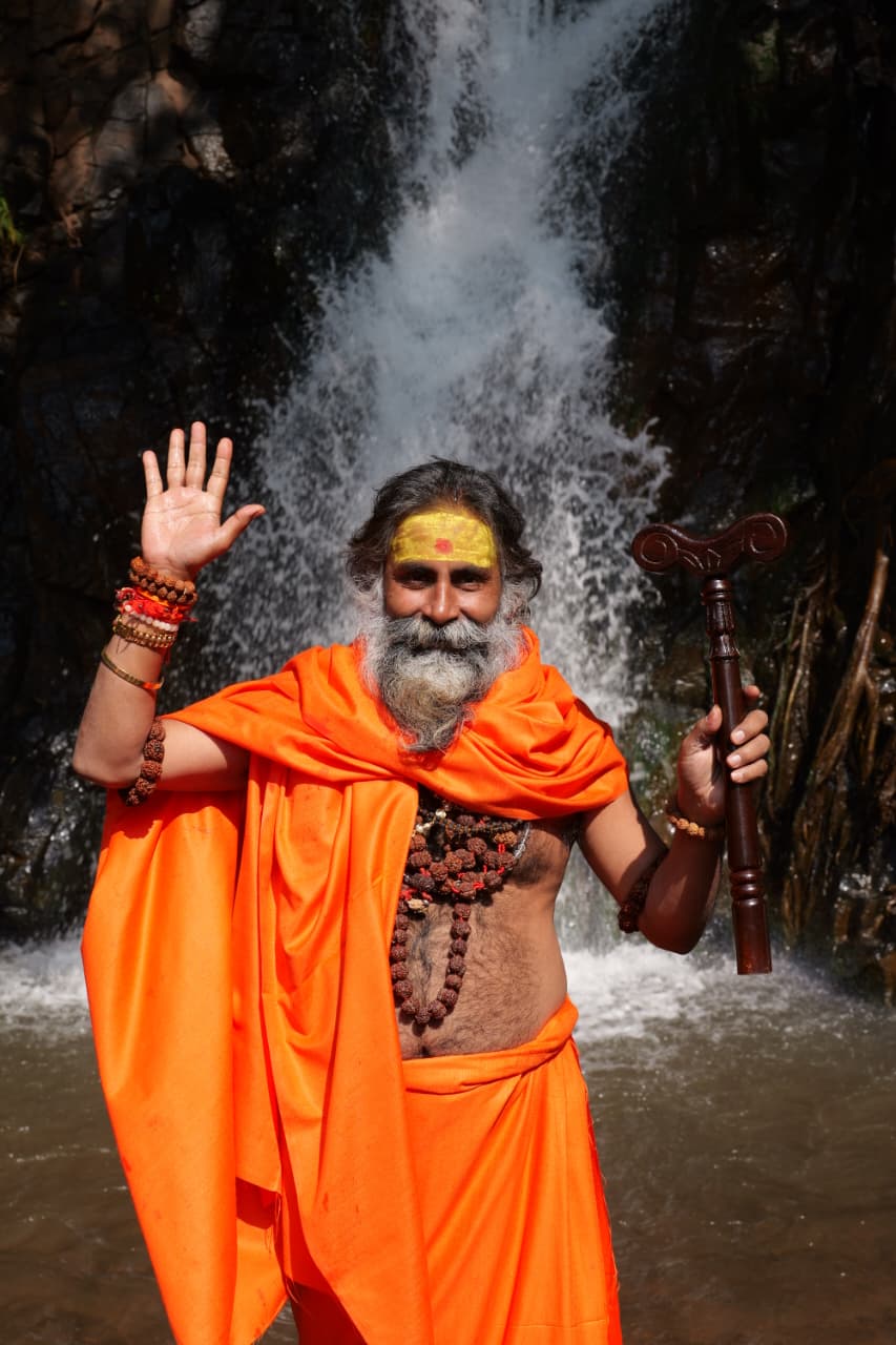 Śrī Śrī 1008 Svāmī Charaṇāśrit Giri Jī Mahārāj